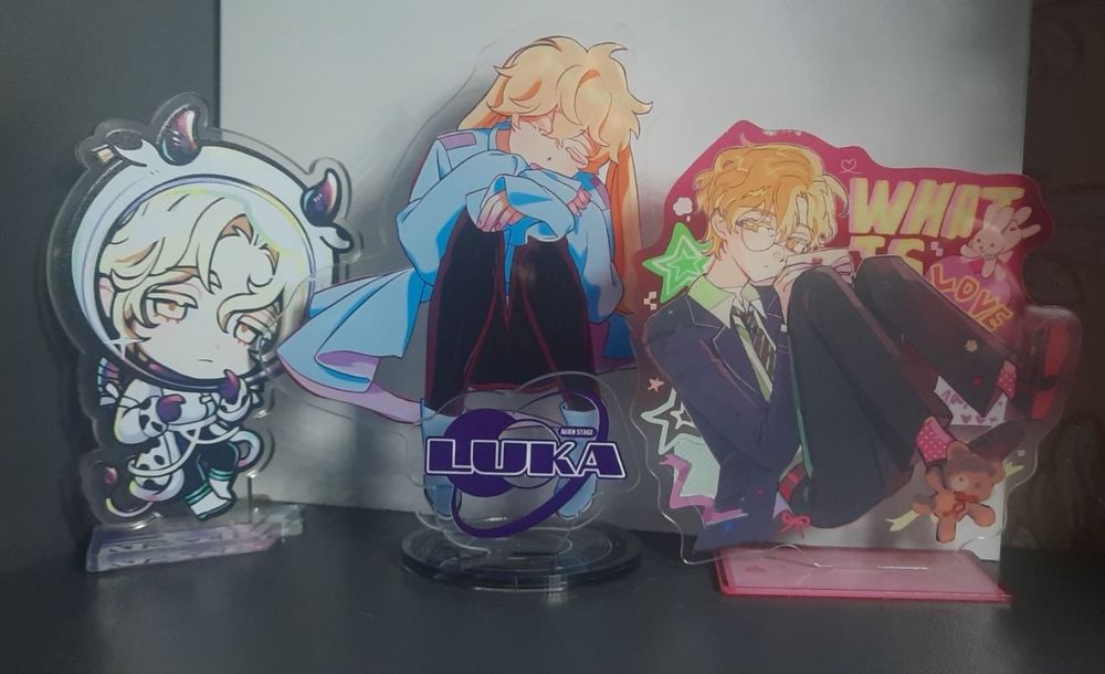 акрилові стенди по аліан стейдж  alian stage Luke