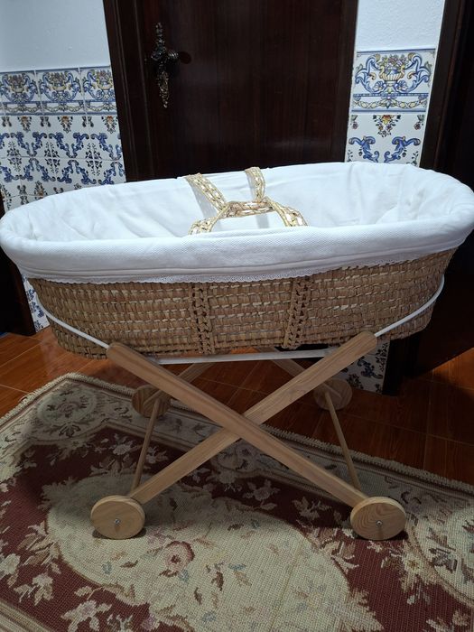 Alcofa de Bebé com Suporte