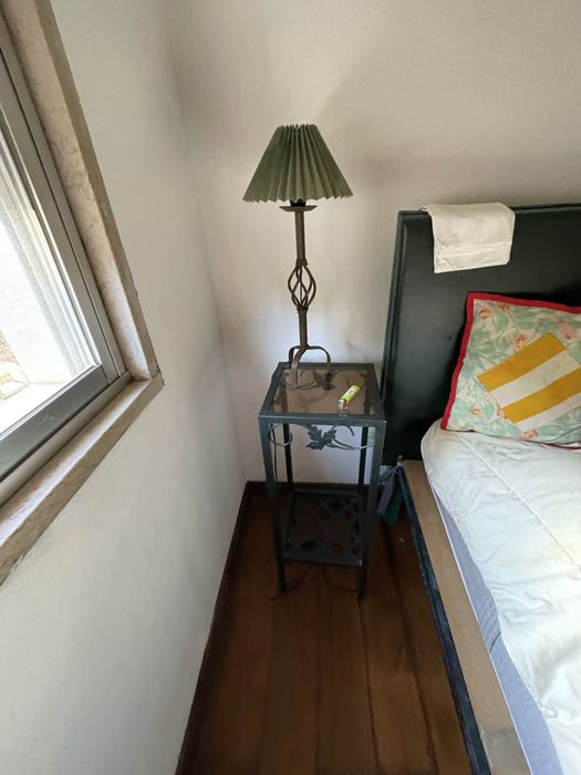 Conjunto Cama ferro forjado e mesinhas cabeceira