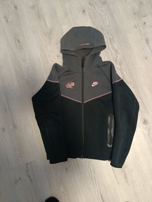 Tech fleece syna world