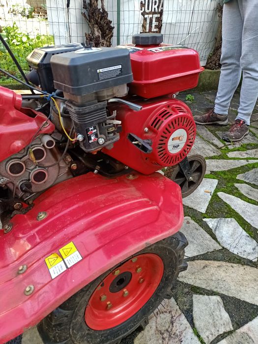 Motoenxada vermelha 7cv