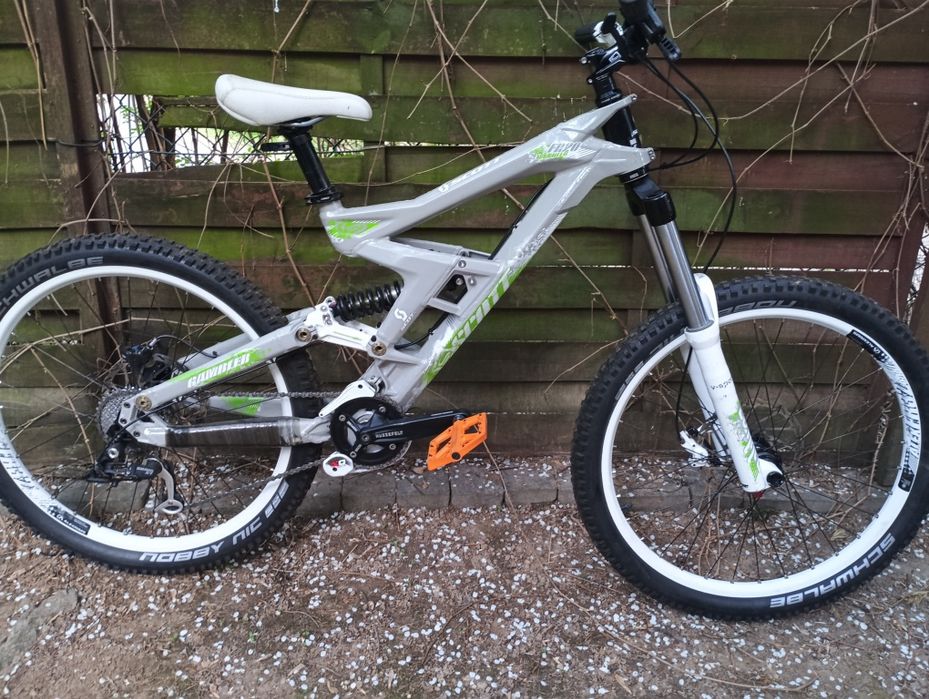 Scott Gambler FR 20 ,Rock shox Domain 180 cm 2009 rok mega stan 40cm/16 cali zjazd ,DH Schwalbe Nobby Nic , Crank Bros,Vanilafox Sun Ringle ,
