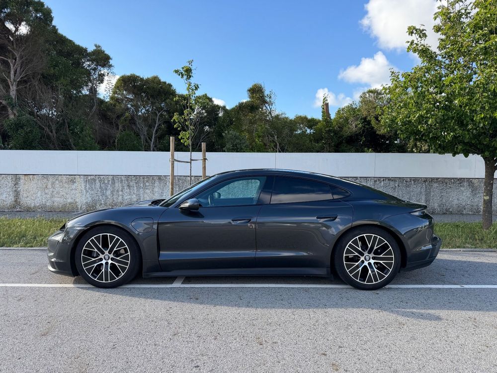 Porsche Taycan Standard