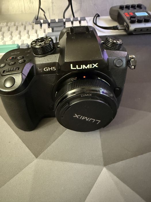 Panasonic GH5 + об'єктив Panasonic 20mm 1.7