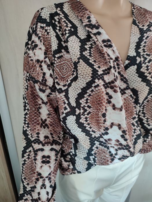 Bluzka damska, wężowy print, dekolt kopertowy, oversize, roz L