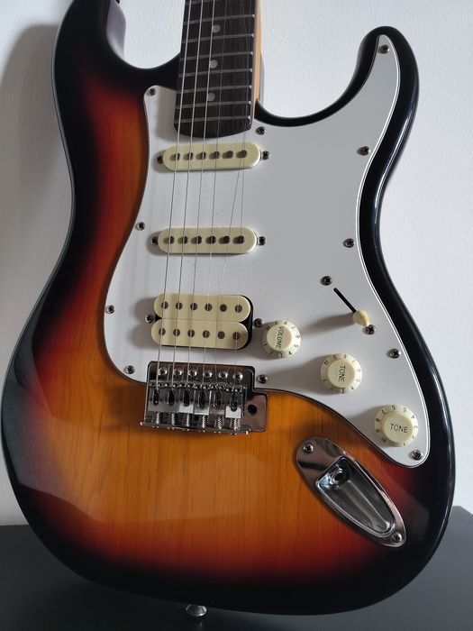 Guitarra elétrica Harley Benton Standard  Series HSS+ mala+suportes