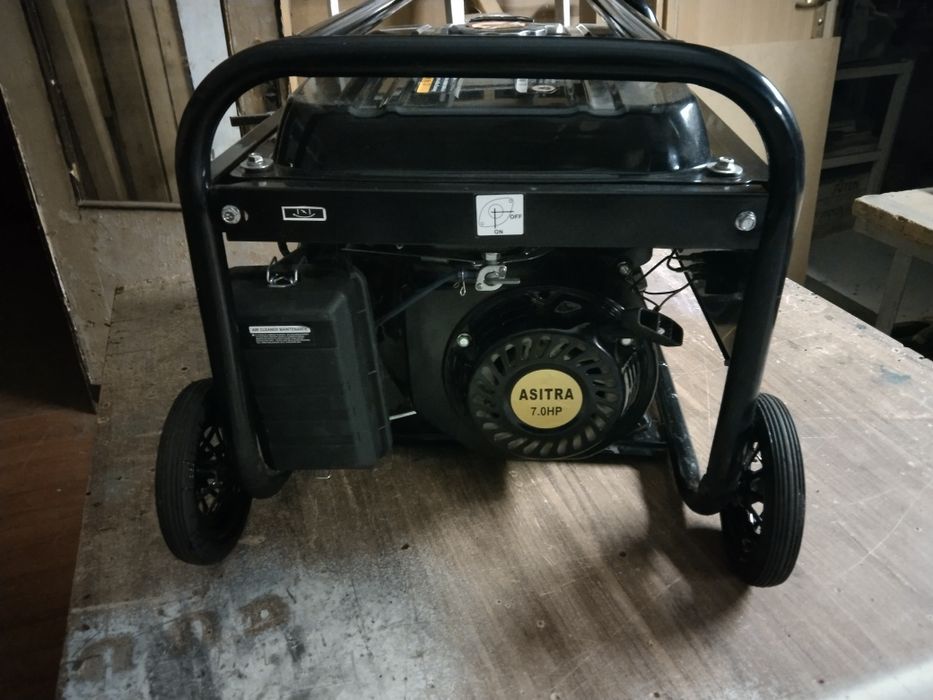 Генератор 3квт мідь з AVR з колесами