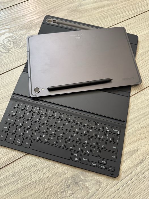 Samsung Galaxy Tab S9 5G 12/256GB + Book Cover Keyboard + S Pen