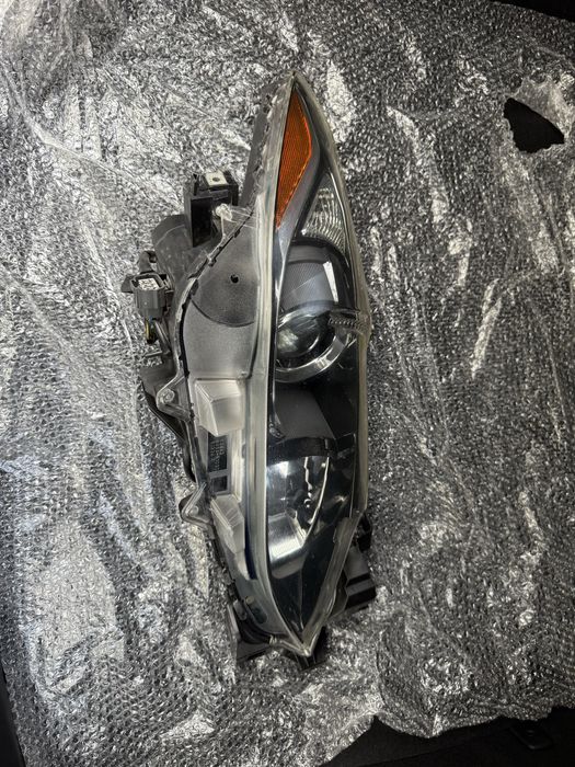 Права фара на Mazda 3 2013-2016 рік, ідеальний стан