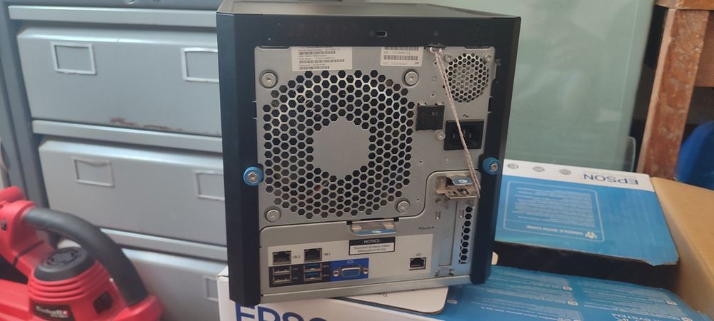 Продам HP ProLiant MicroServer Gen8