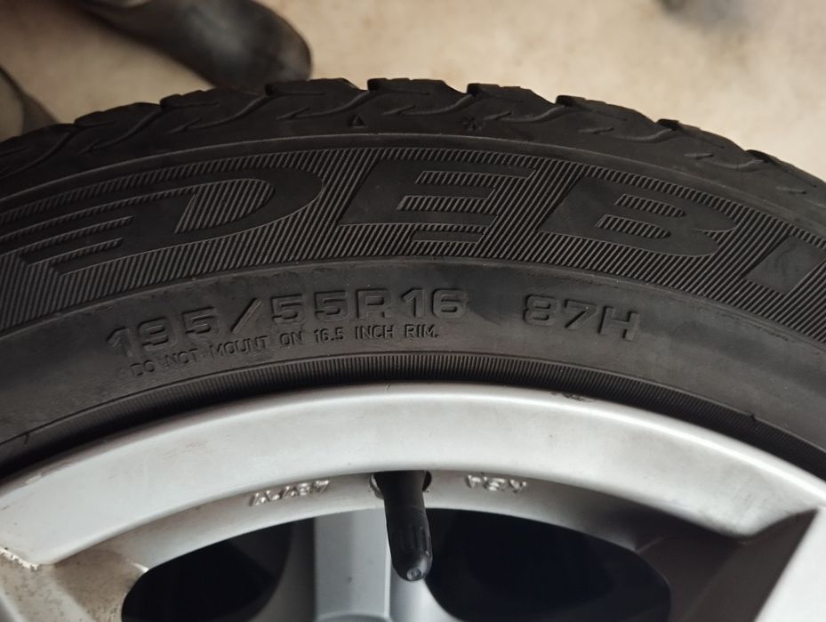 Koła zimowe , jak na foto . Stan BDB