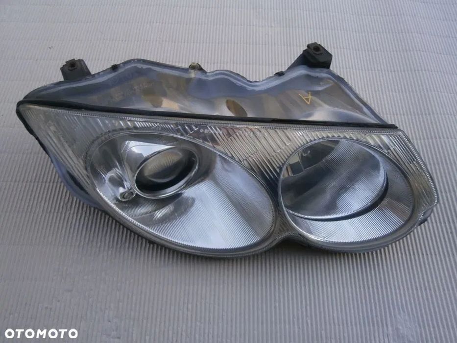 Lampa Reflektor Prawa Euro Chrysler 300m