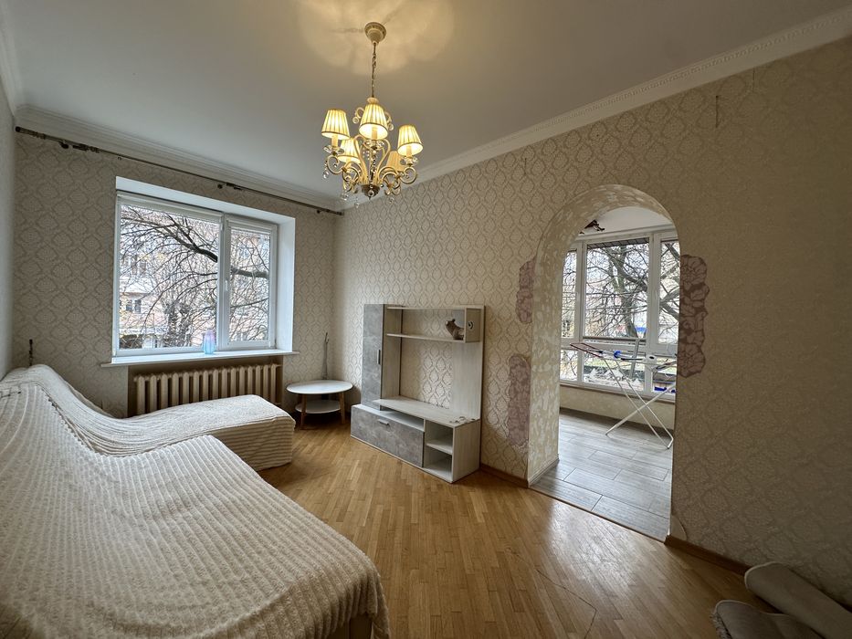 Трикімнатна в центрі біля Авангарду