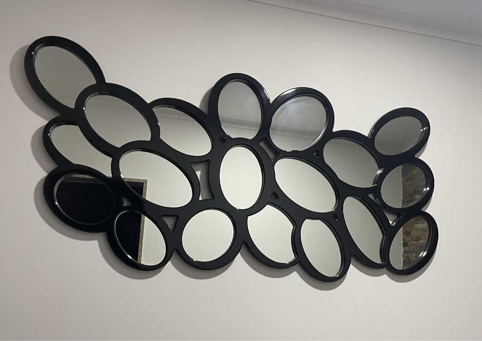 Espelho moderno com várias decorações