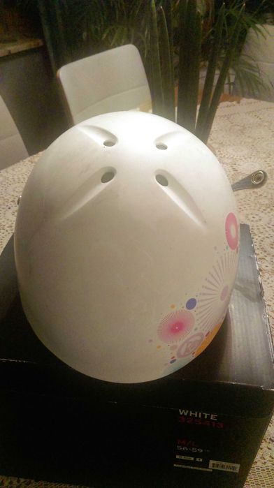 Piękny kask dla dziewczynki