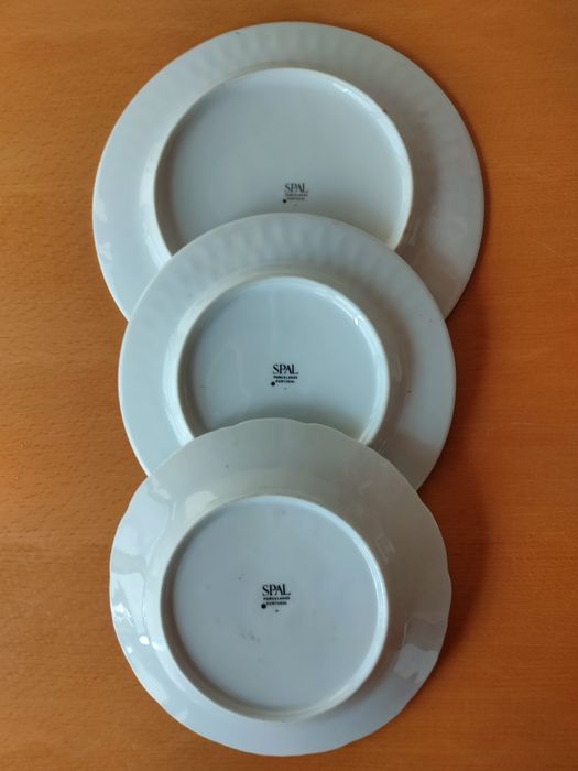 Pratos decorativos em cerâmica "SPAL".