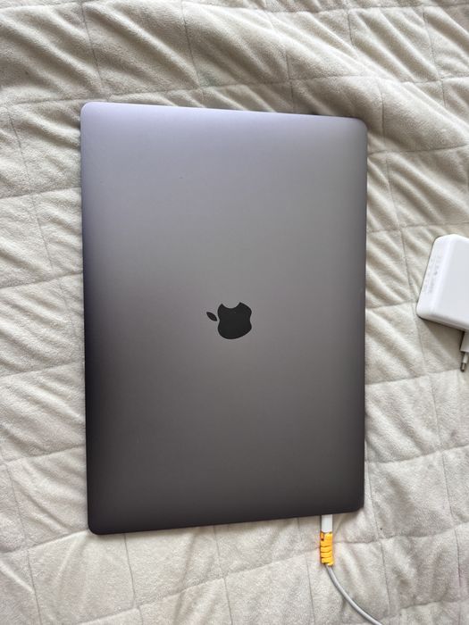 MacBook pro 2018 діагональ 15, I7, 32/256gb