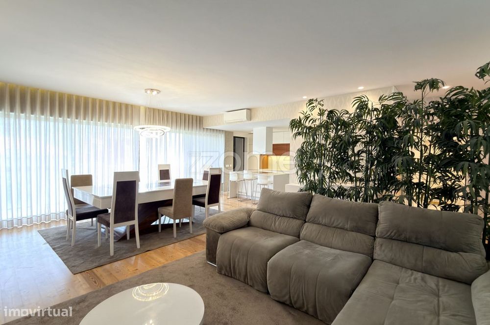 Apartamento T3 com lugar de garagem e varanda em S. Vitor.