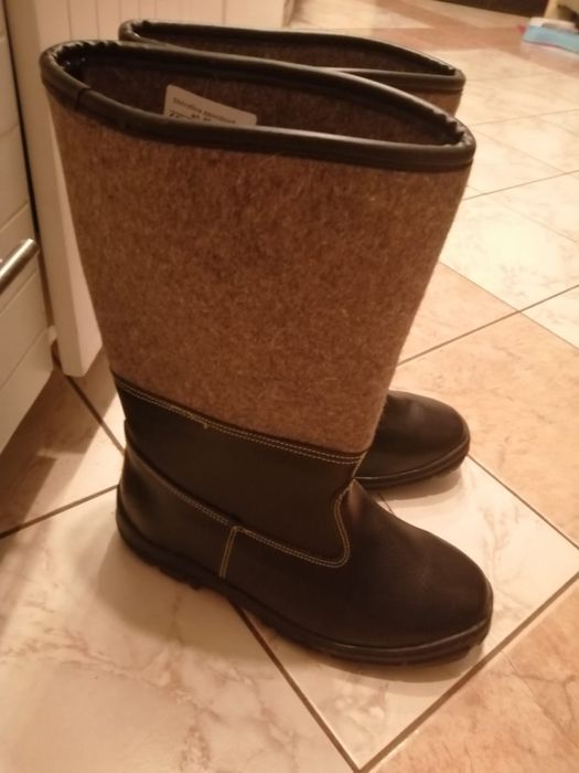 Skórofilce Gardia. 42