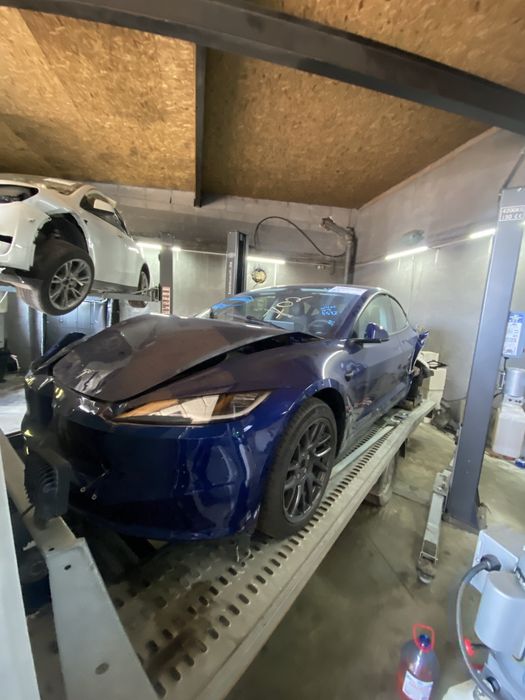 Tesla Service  Cybertruck.Lucid  Всі програмні роботи Діагностика