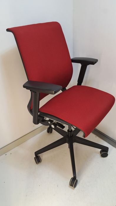 Fotel biurowy,obrotowy Steelcase Think  czerwony