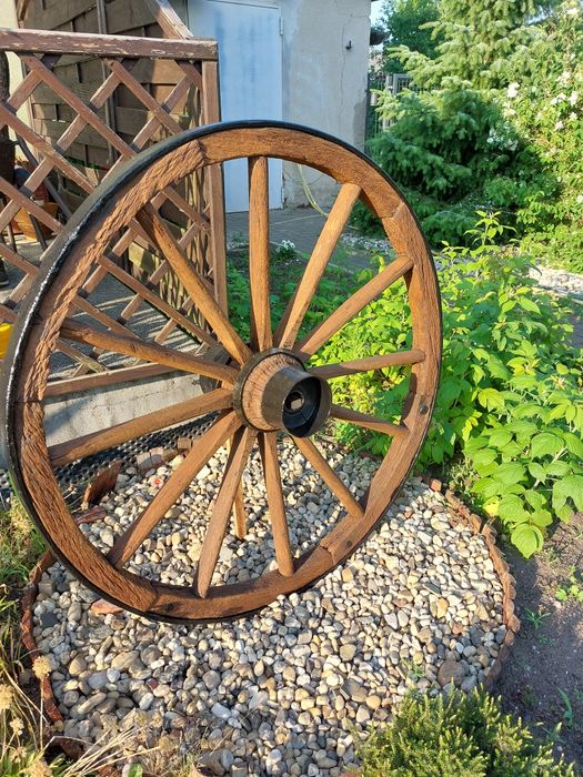 Drewniane koła od wozu