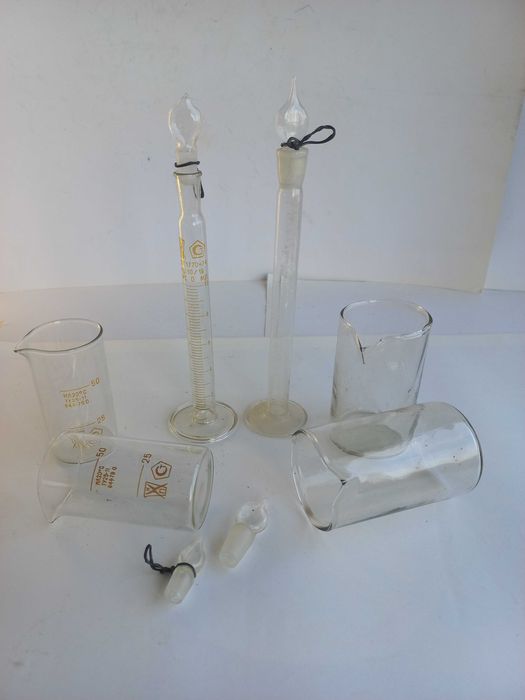 Посуд скляний, мірний (циліндри, склянки), новий