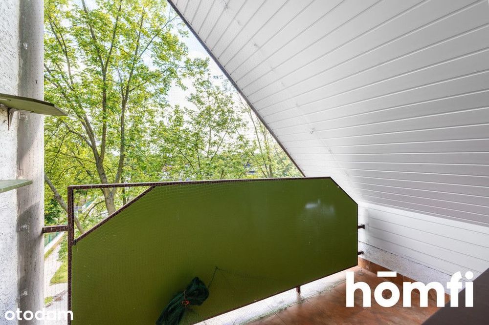 Kawalerka, Pogodna, 2001 rok, parking za szlabanem