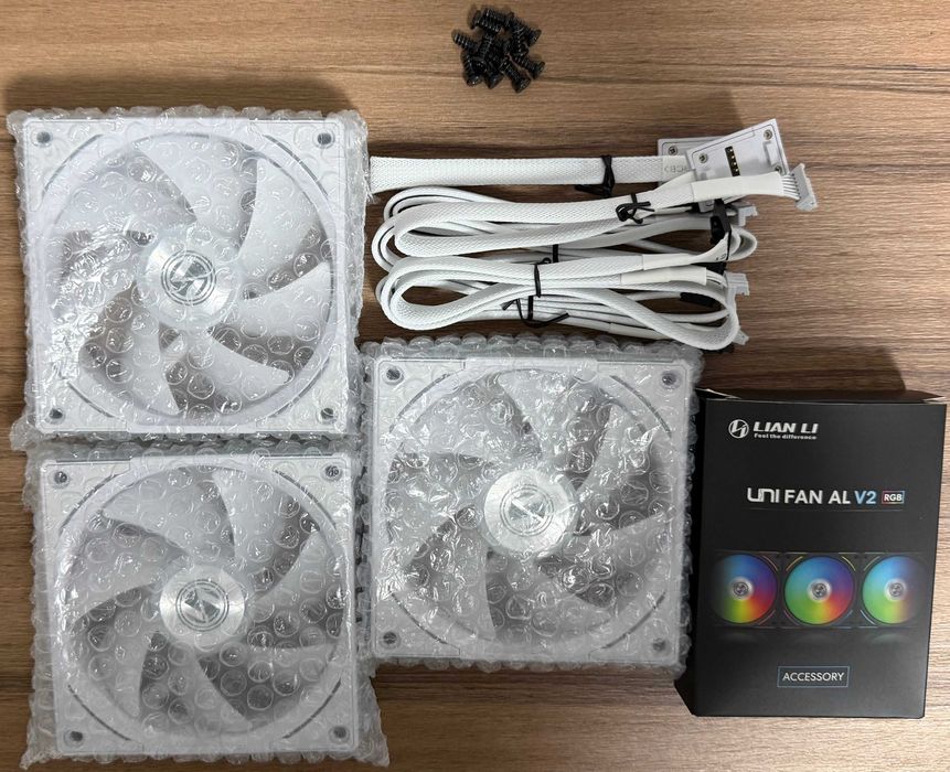 7x Lian Li AL120 V2 RGB + Controlador UNI Hub