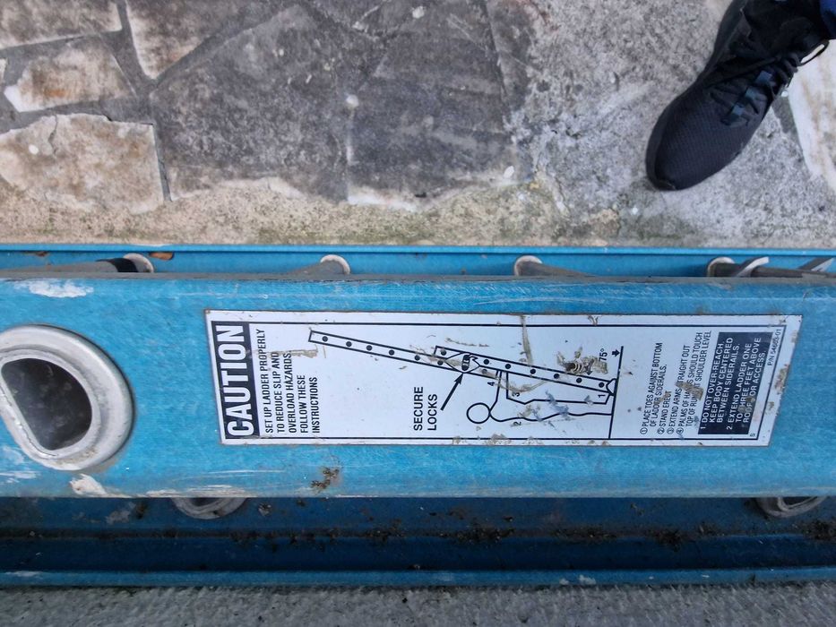 Escada Profissional de fibra de vidro paguei 800 vendendo por 250 pra desocupar espaço