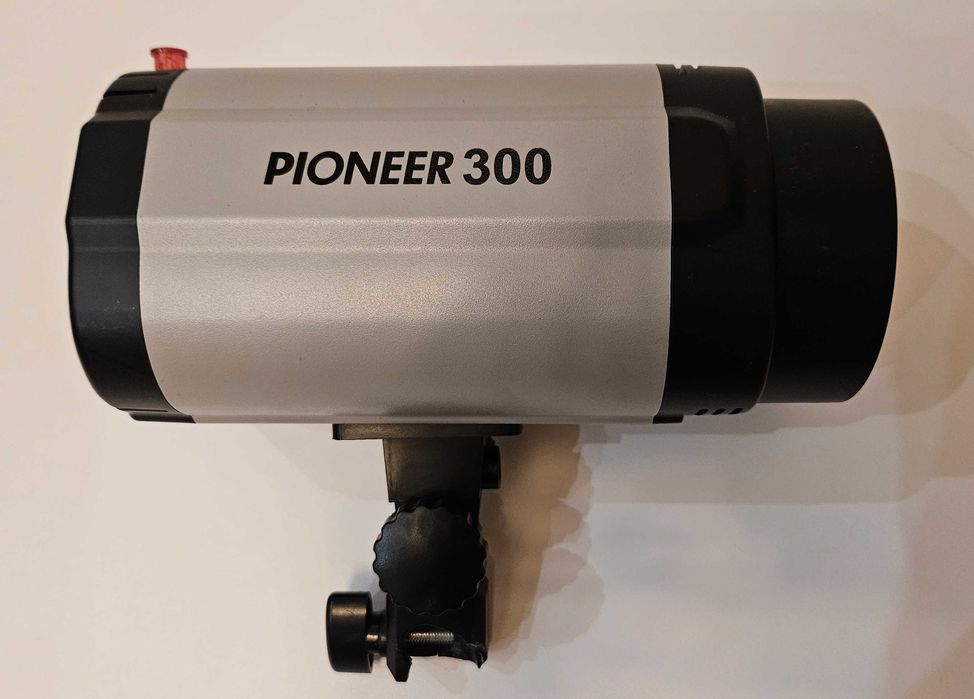 Спалах студійний/ Вспышка Godox Pioneer 300 (3шт)