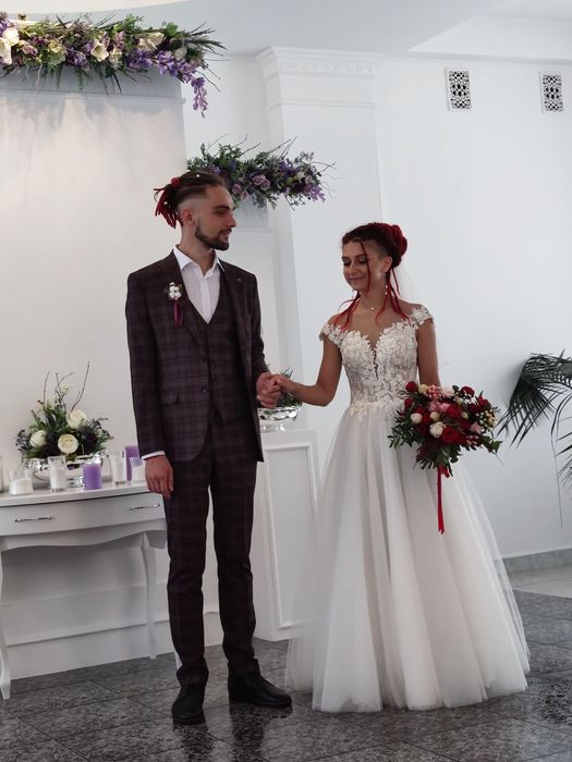 Продаю весільну сукню в гарному стані