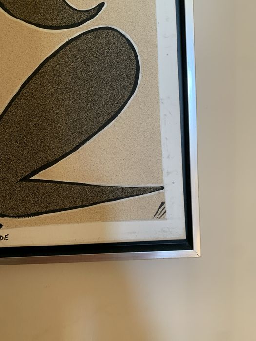 Quadro grande com moldura em preto e inox