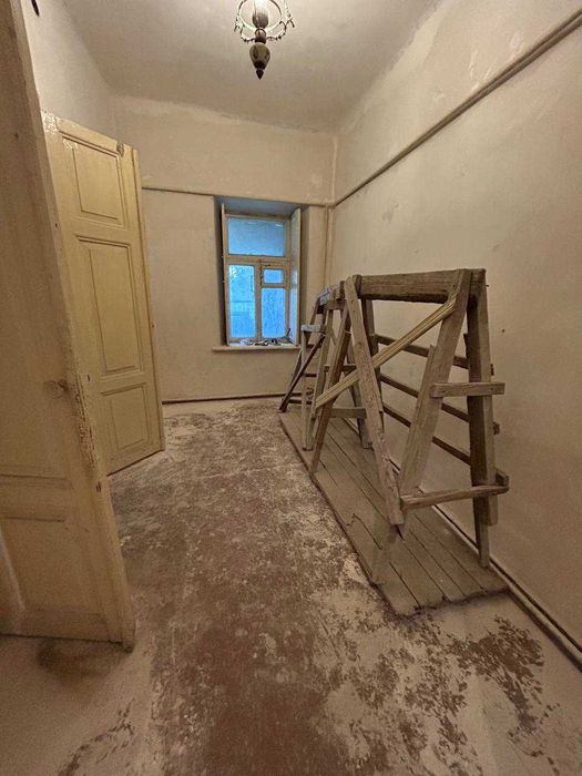 Продаж жилкопу на Дмитрієва