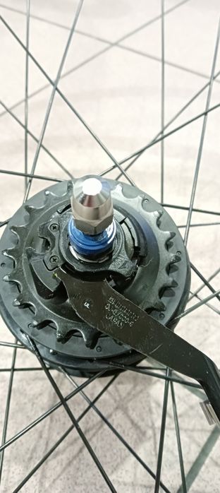 Koło tylne 28" ALFINE 8, centerlock + manetka