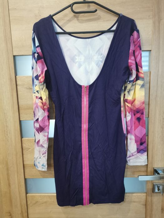 Sukienka tuba dopasowana Amisu r. 40