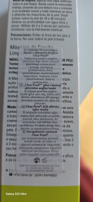 Maska z czarnej glinki oczyszczający.