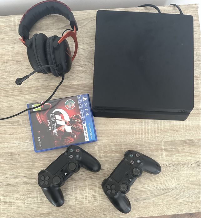 Conjunto de ps4 500gb , 2 comandos , fones hyperx e jogo