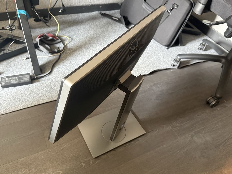 адежный профессиональный монитор Dell UltraSharp U2412Mc (24", IPS, 1920x1200)