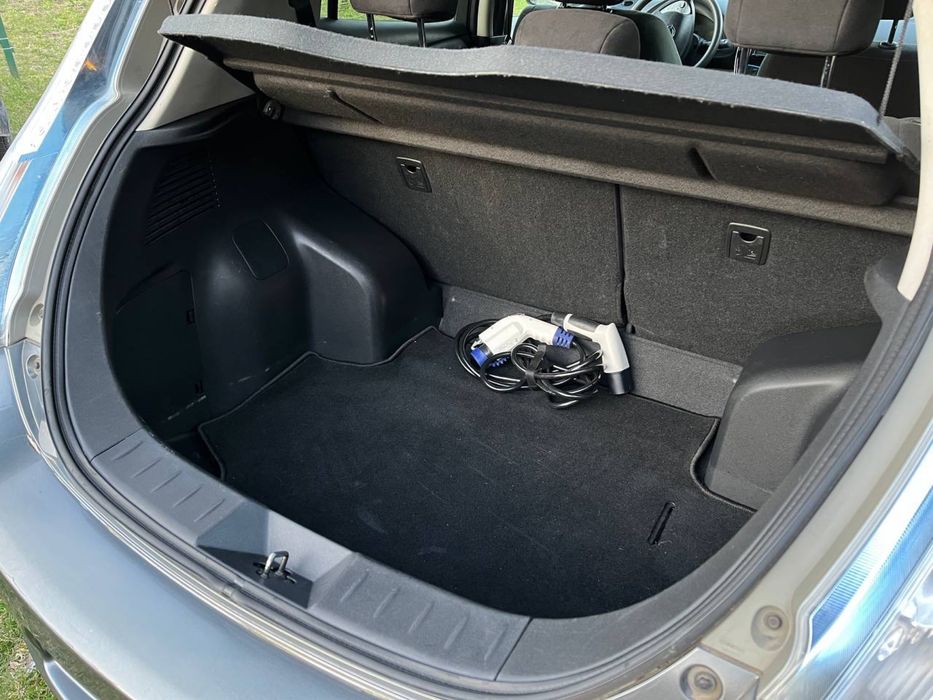 Nissan Leaf 2014  11 поділок  Тепловий насос  90 тис. км