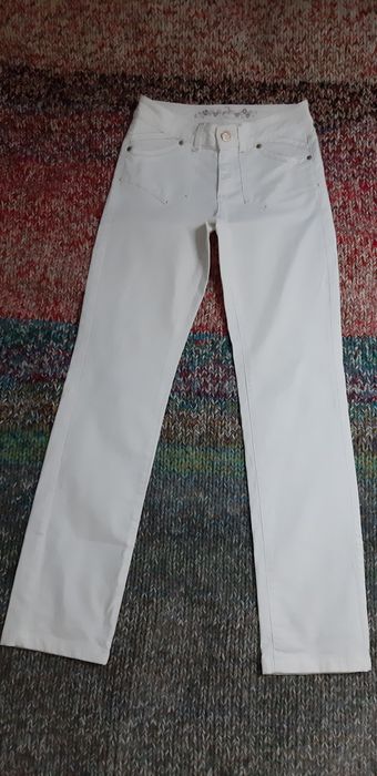 Białe spodnie z prostymi nogawkami Rocks rozm. 28/34