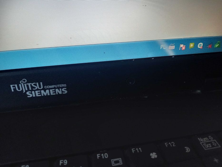 Komputer Laptop  FUJITSU Simens