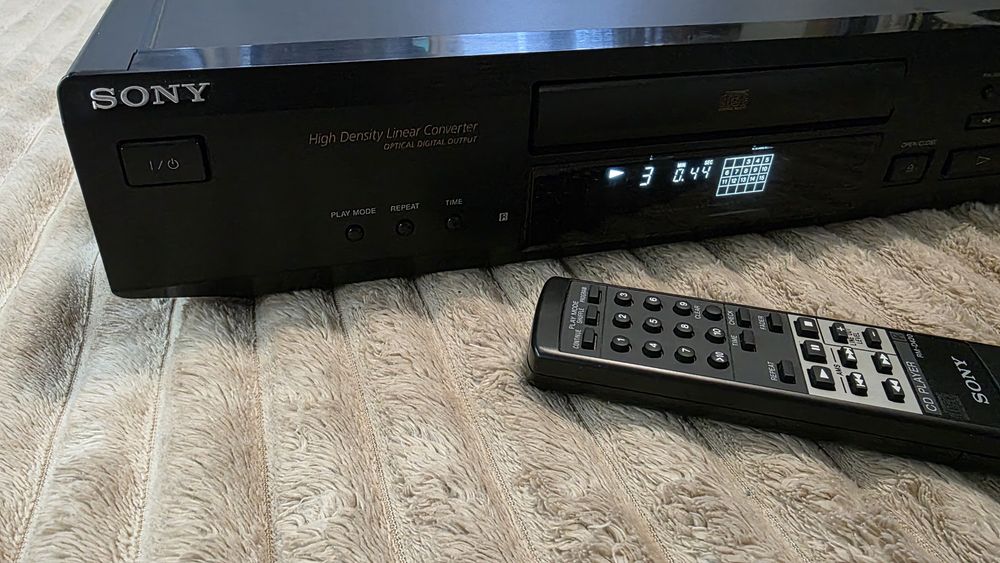 Sony CDP-XE320 Compact Disc Player + Pilot Sony RM-D420 100% Sprawny.  Ładny stan!