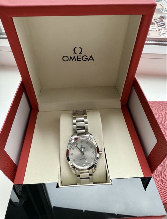 Жіночий годинник Omega Seamaster, сріблястий з камінцями