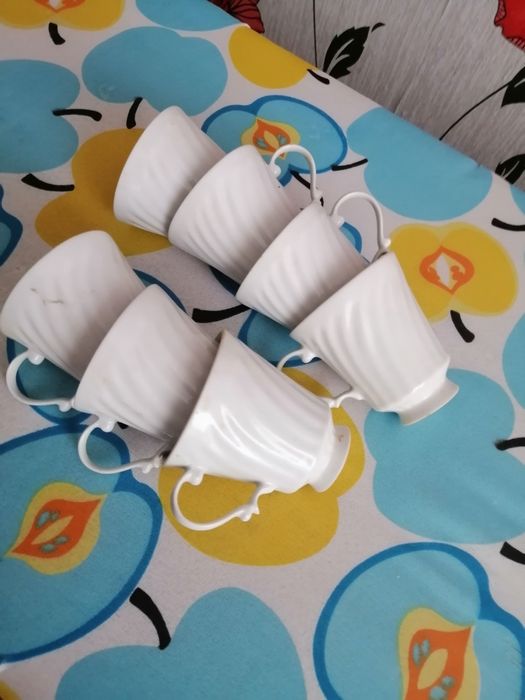 Кофейные чашки и тарелочки