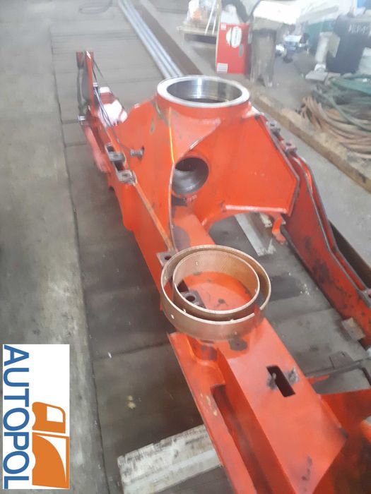 Tulejowanie żurawi, naprawa słupa