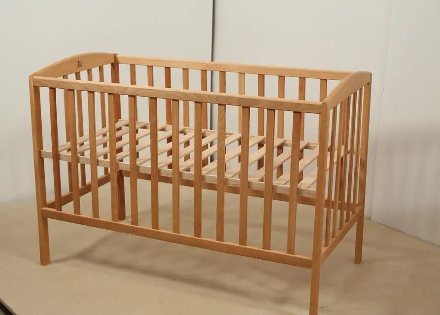 Дитяче ліжечко з натуральної сировини
