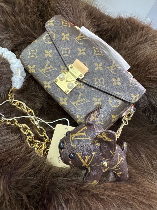 Louis Vuitton стильний брелок бульдожка