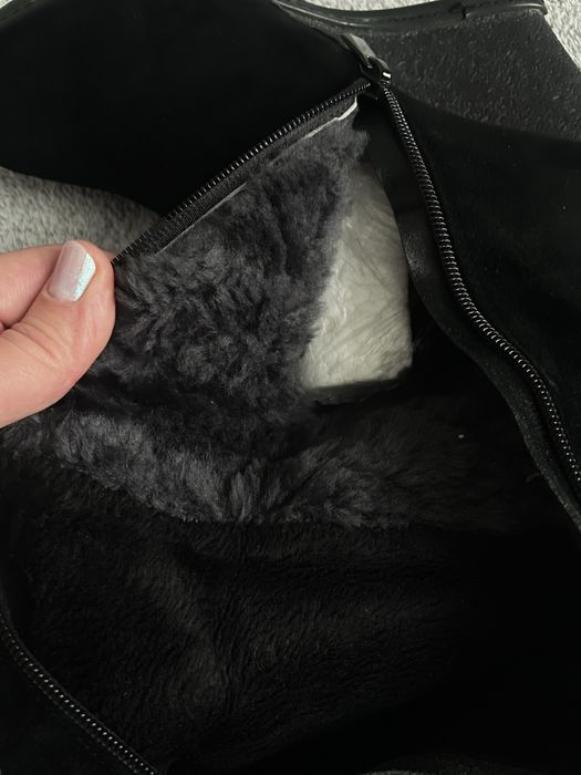 Зимові чорні замшеві ботфорти на хутрі та танкетці 10 см