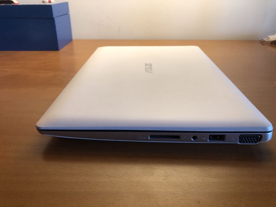 Asus X201E usado